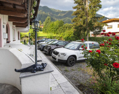 House - parking for 10 cars